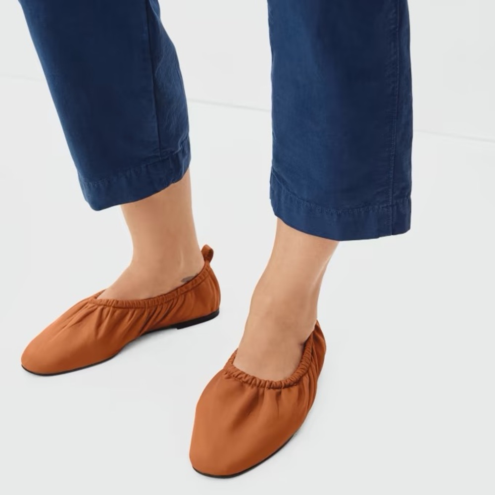 Everlane The Scrunch Flat